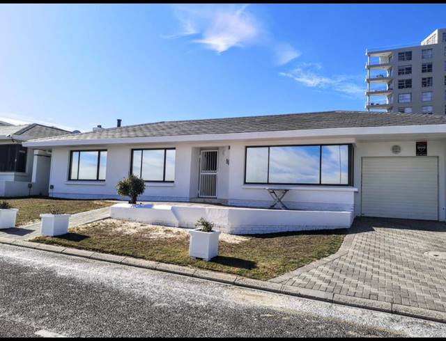 4 BEDROOM PROPERTY TO RENT IN BEACHFRONT